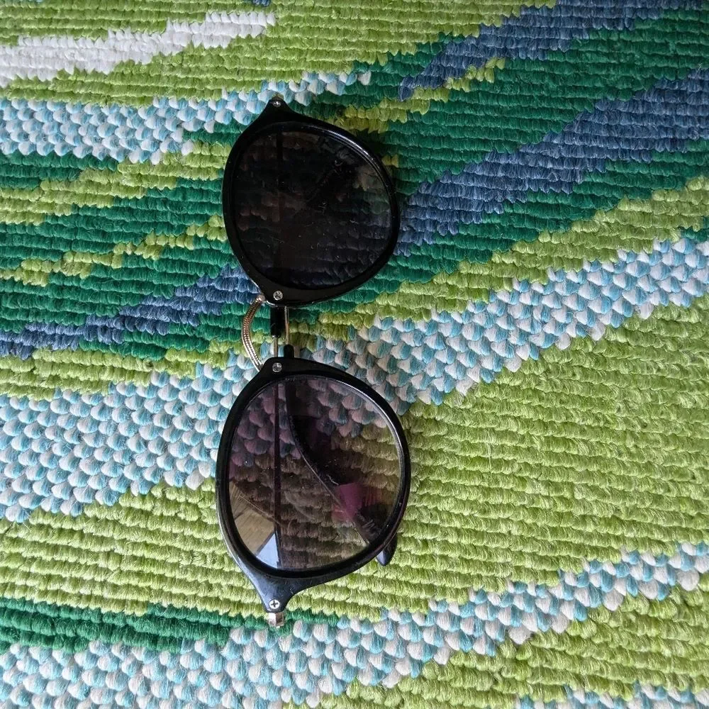 H&M Black Oval Sunglasses Gold Wire Arms Lightweight Retro Tinted Casual